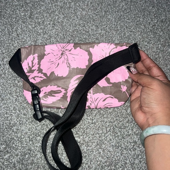 LEXBREEZY Tyvek (Fanny) Belt Bag - Picture 3 of 4